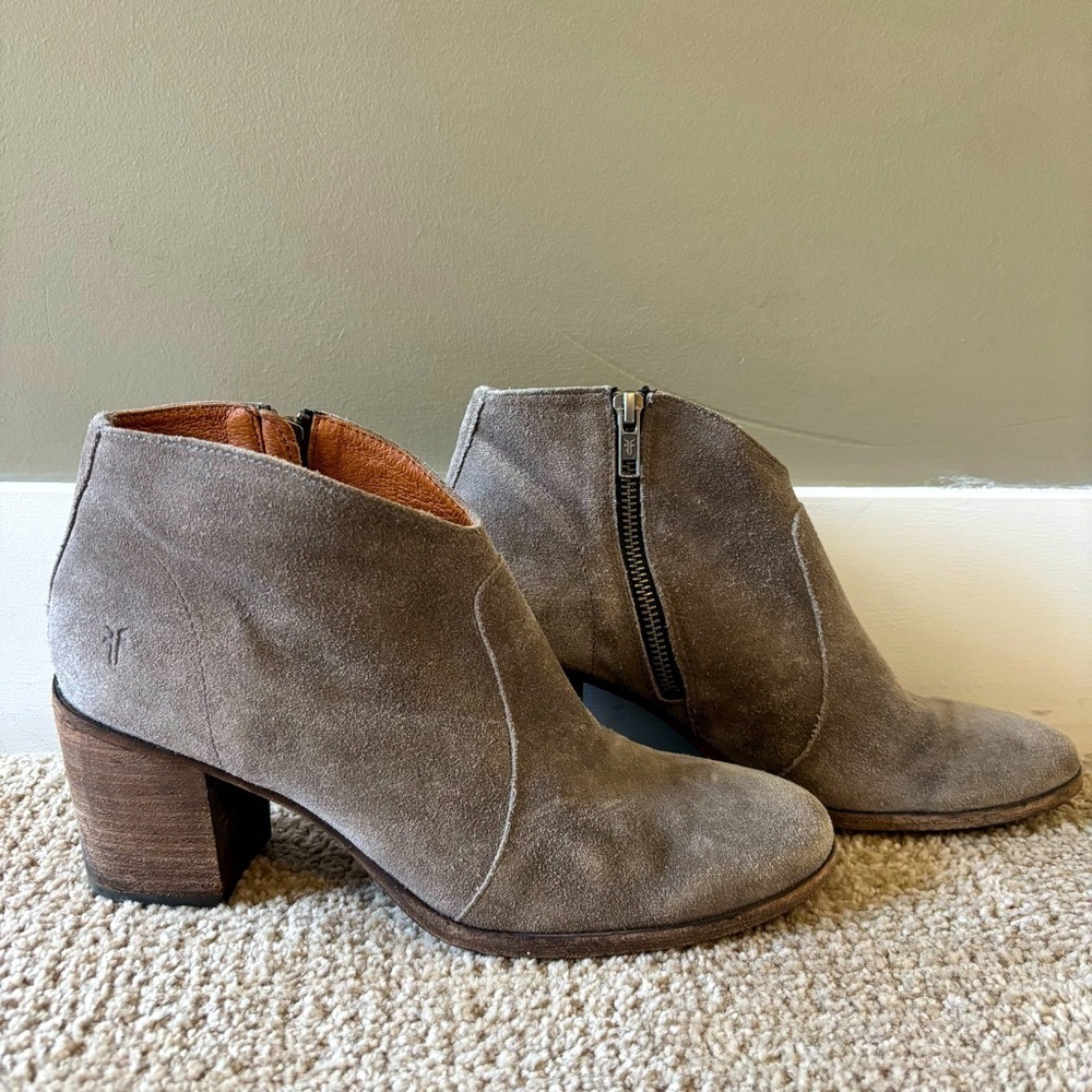 Frye Nora Suede Zipped Suede Boots - size 9​​